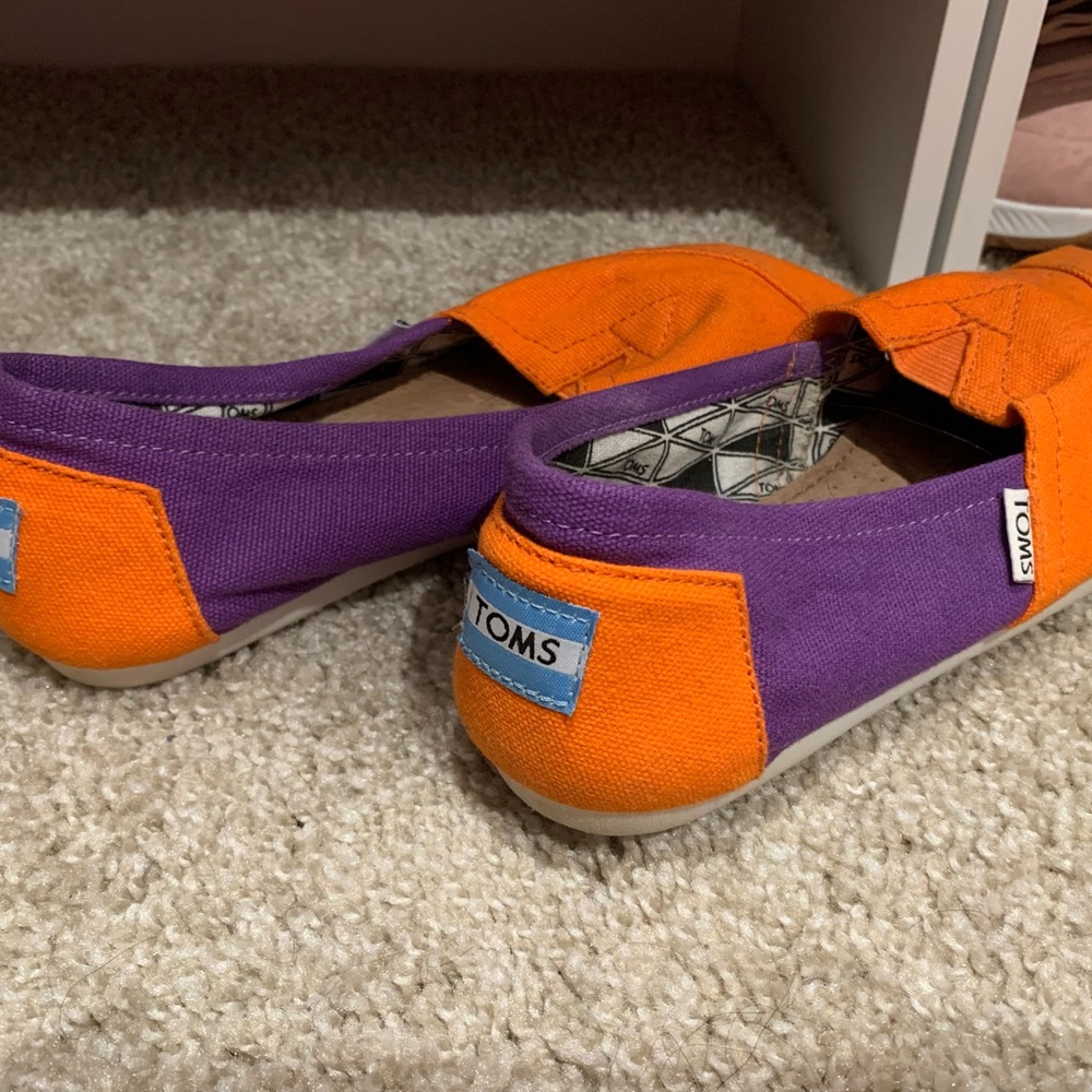 Toms